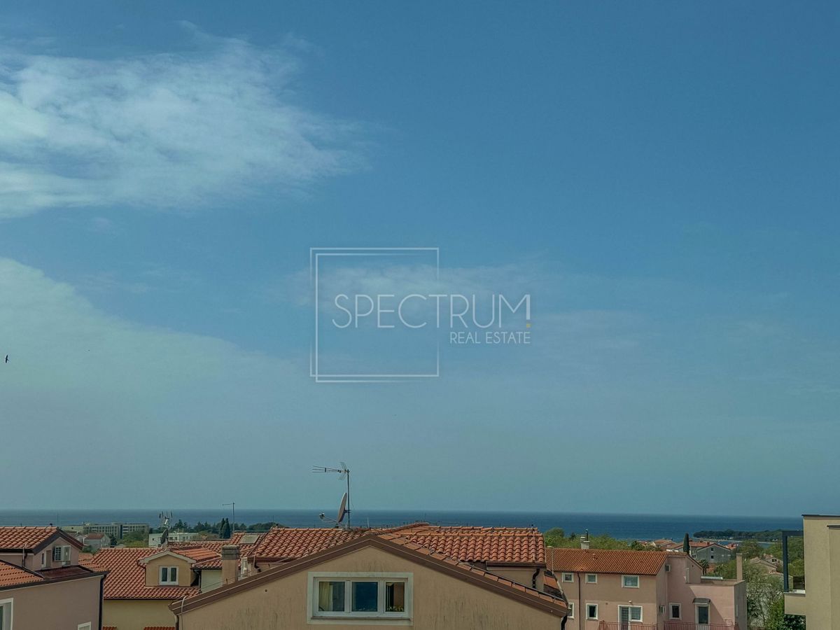 Poreč, moderna vrstna hiša s pogledom na morje