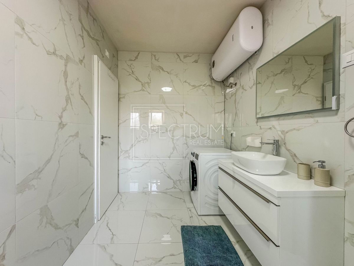 Območje Novigrada, prenovljeno stanovanje z vrtom