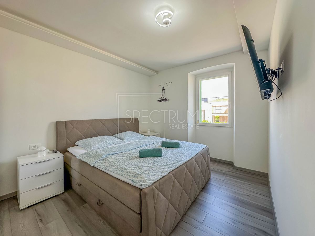 Območje Novigrada, prenovljeno stanovanje z vrtom