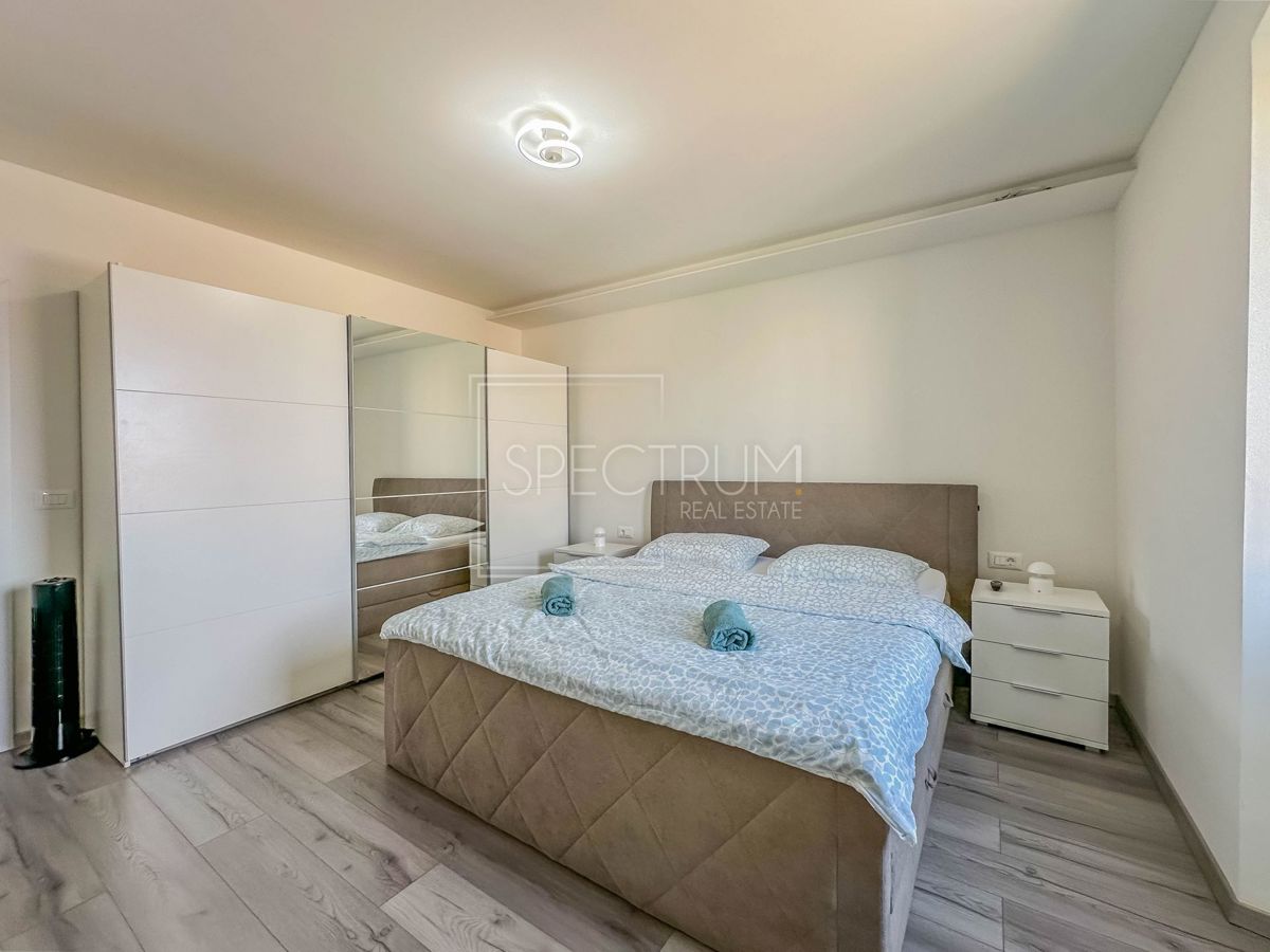 Območje Novigrada, prenovljeno stanovanje z vrtom