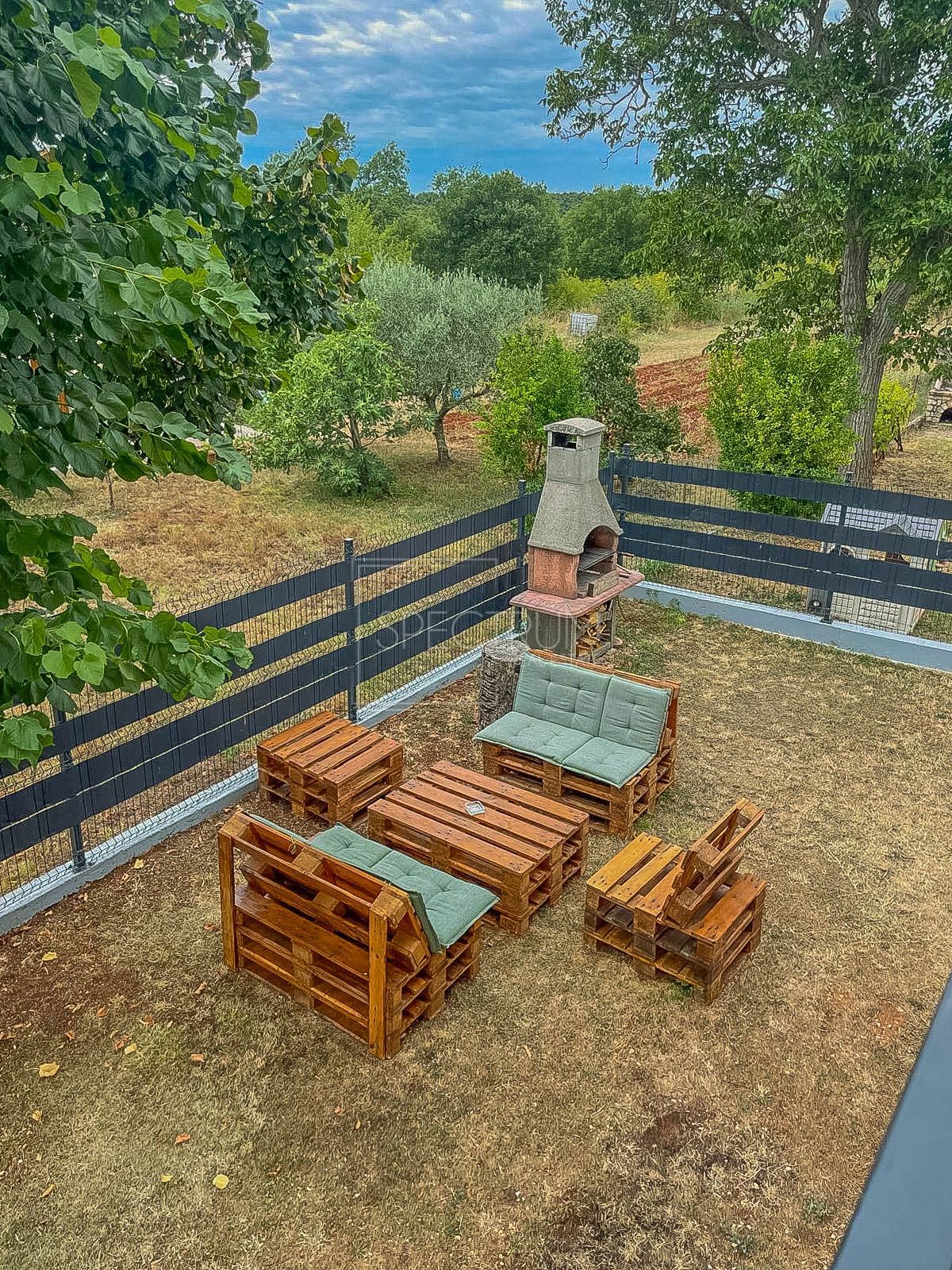 Območje Novigrada, prenovljeno stanovanje z vrtom