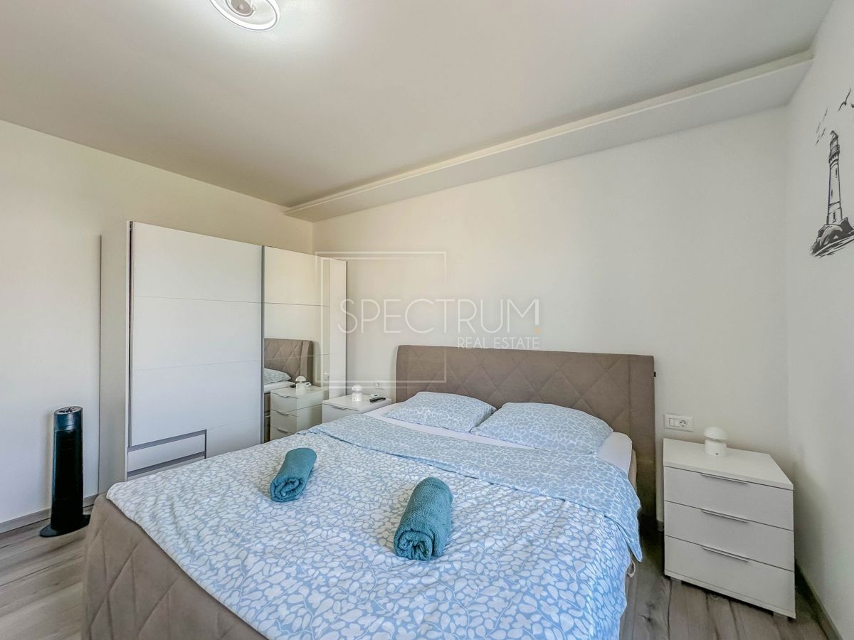 Območje Novigrada, prenovljeno stanovanje z vrtom