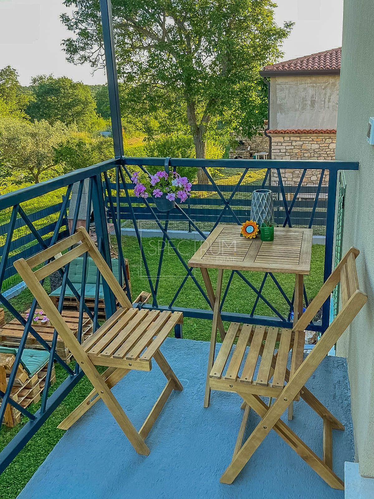 Območje Novigrada, prenovljeno stanovanje z vrtom