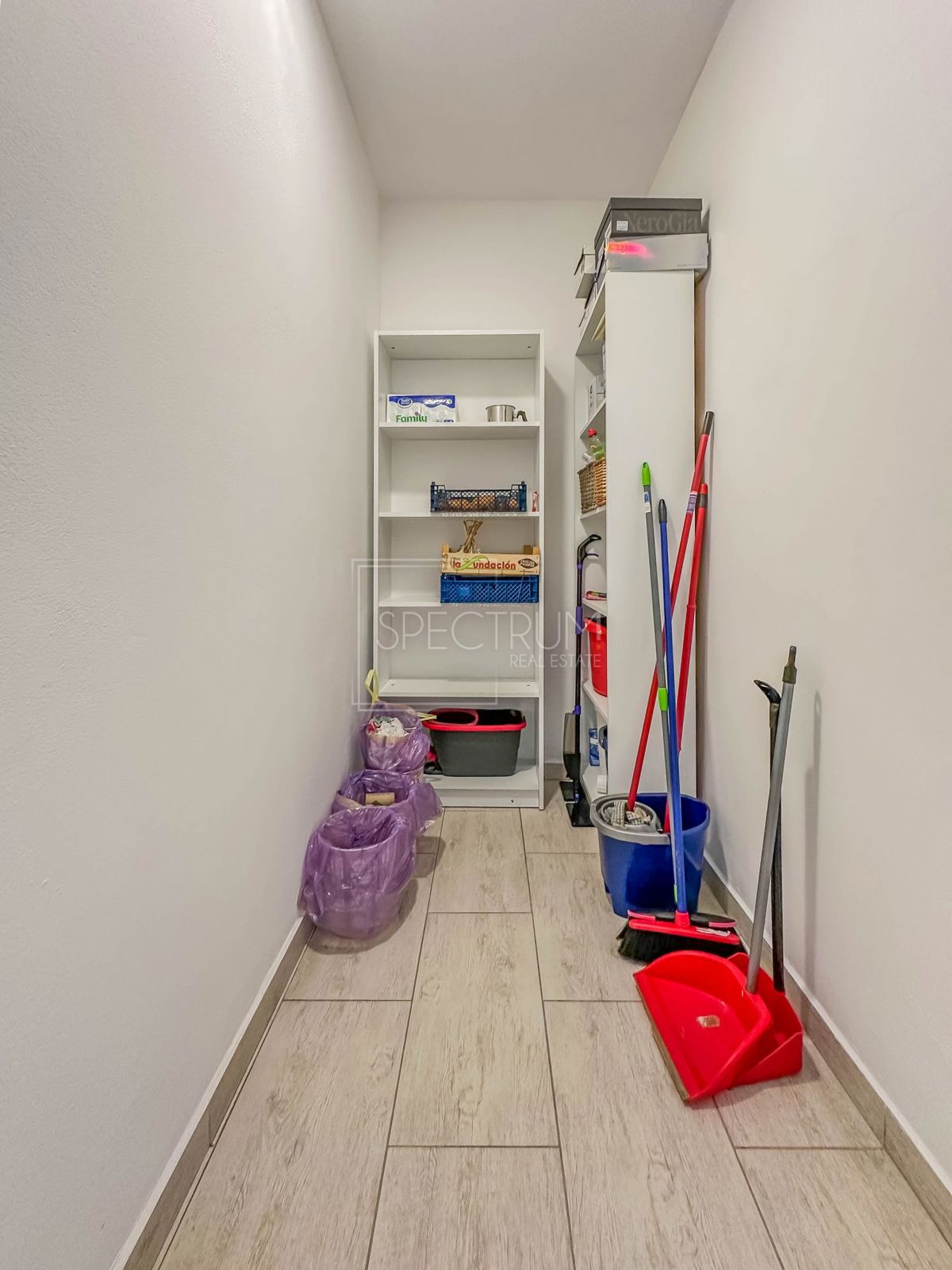 Novigrad, prostorno stanovanje s strešno teraso