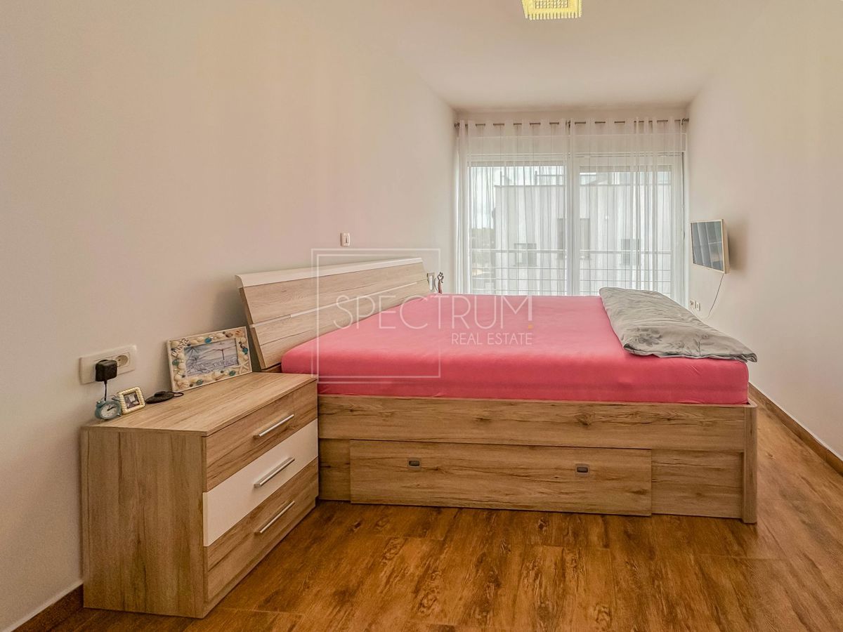 Novigrad, prostorno stanovanje s strešno teraso