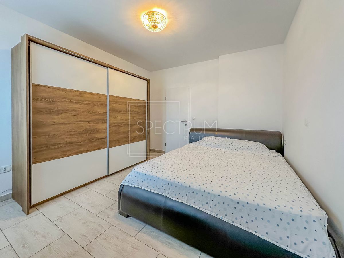 Novigrad, prostorno stanovanje s strešno teraso