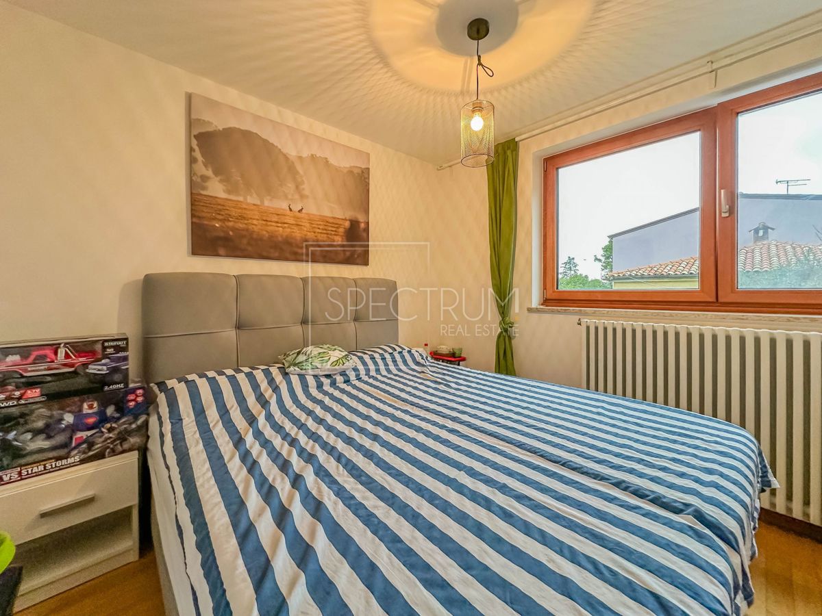 Novigrad, stanovanje z garažo v centru mesta