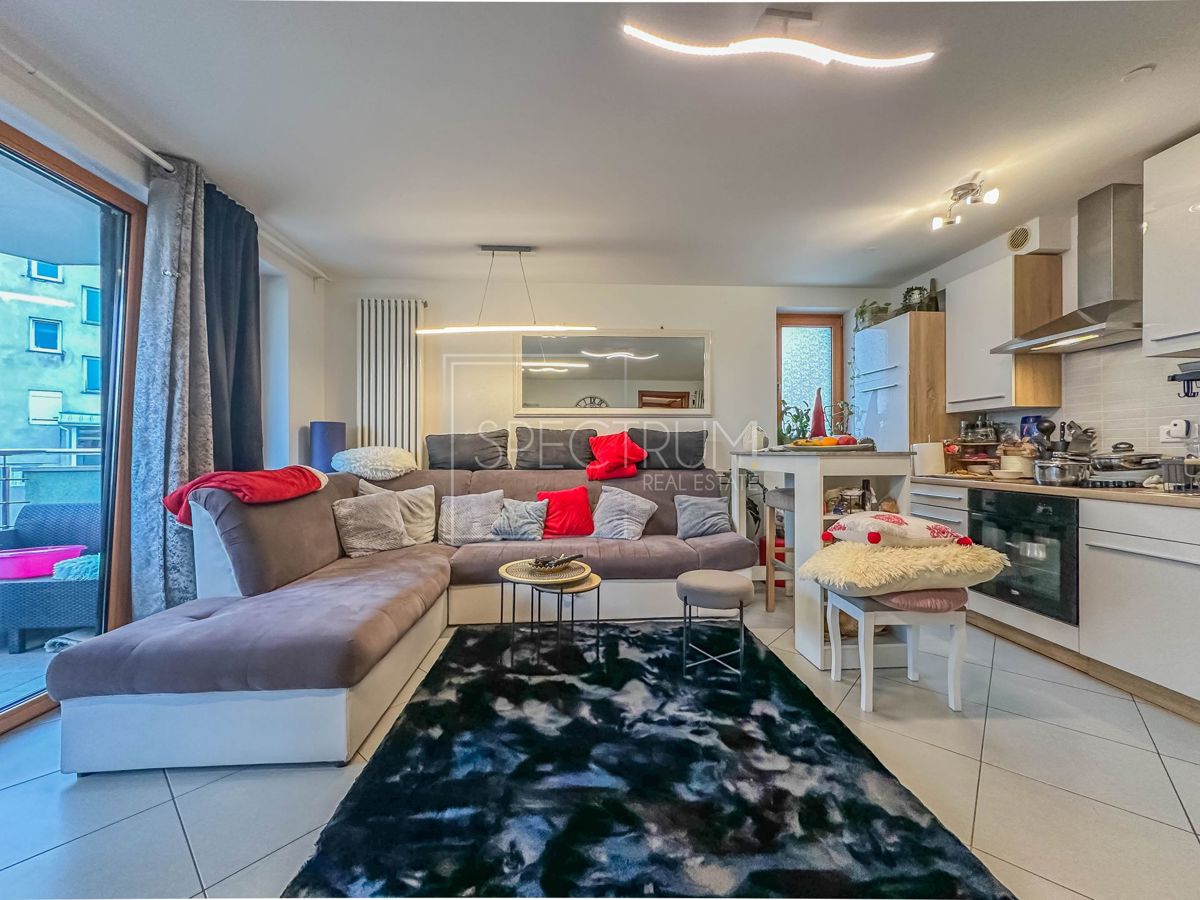 Novigrad, stanovanje z garažo v centru mesta