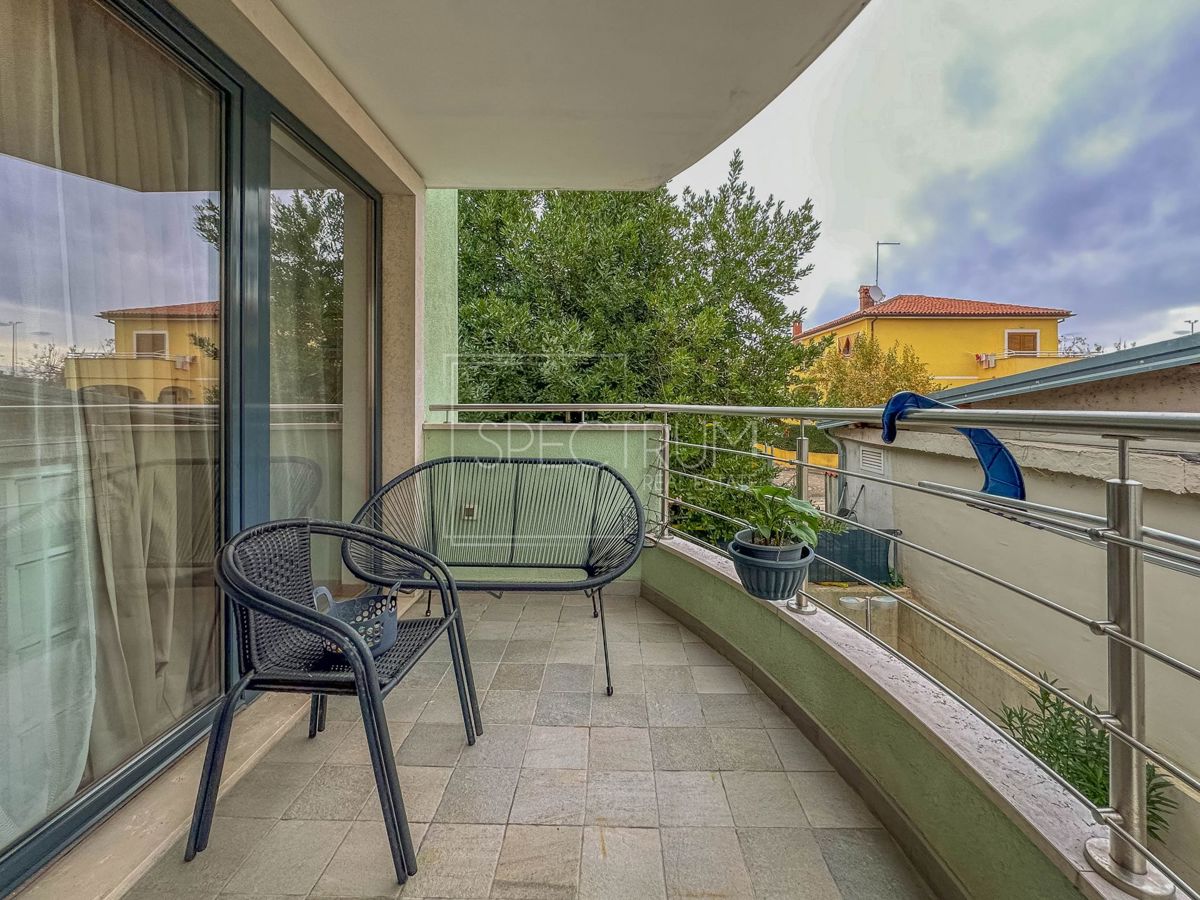 Novigrad, stanovanje z garažo v centru mesta