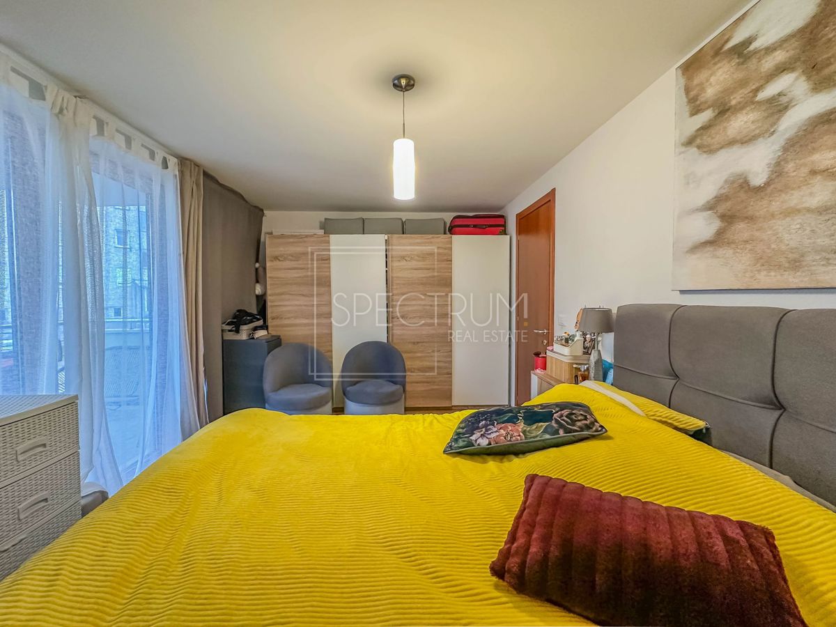 Novigrad, stanovanje z garažo v centru mesta