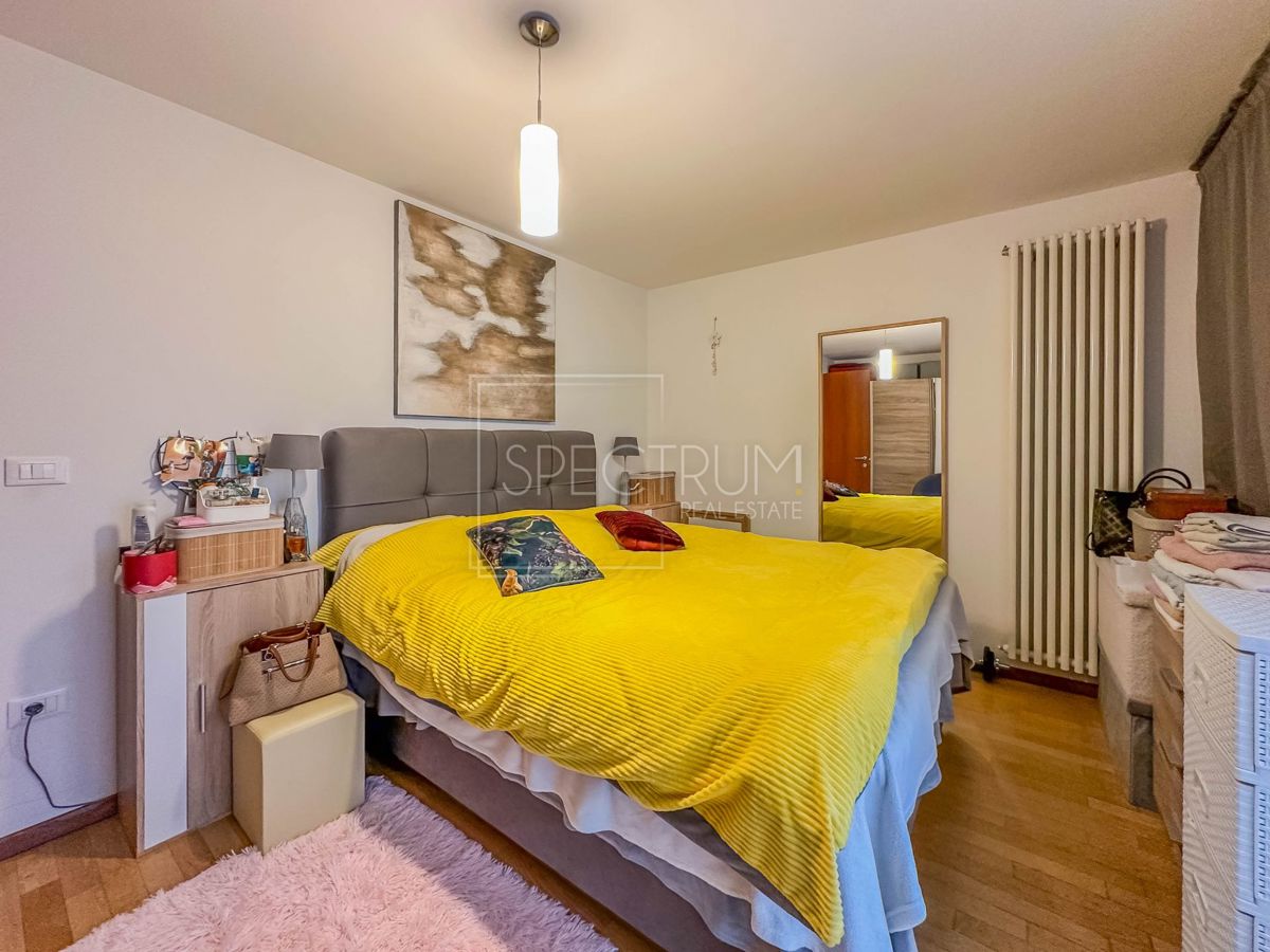 Novigrad, stanovanje z garažo v centru mesta