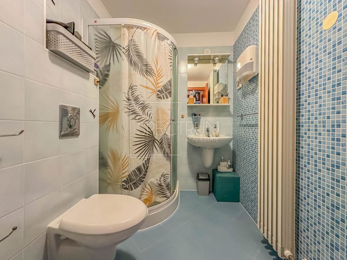 Novigrad, stanovanje z garažo v centru mesta