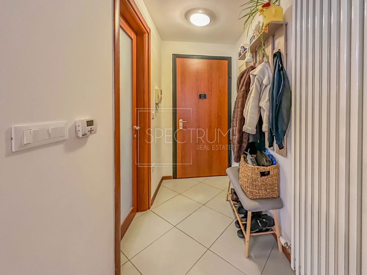 Novigrad, stanovanje z garažo v centru mesta