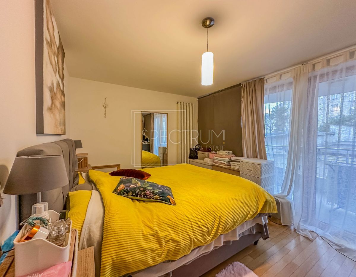 Novigrad, stanovanje z garažo v centru mesta