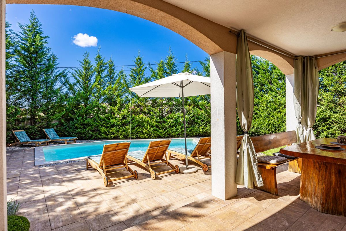 Okolica Svetvinčenta, čudovita hiša z bazenom