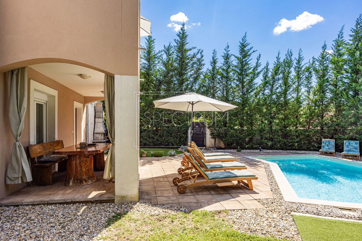 Okolica Svetvinčenta, čudovita hiša z bazenom