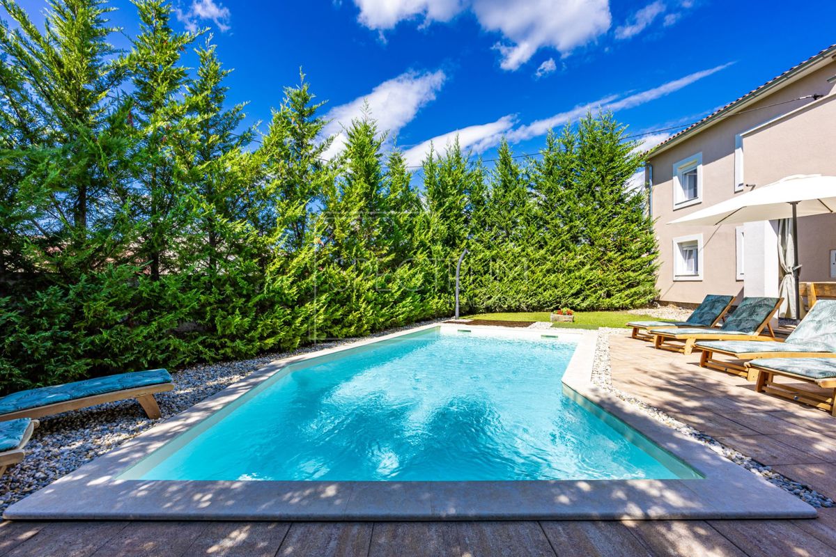 Okolica Svetvinčenta, čudovita hiša z bazenom