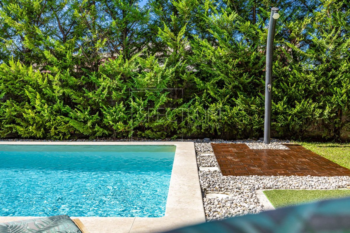 Okolica Svetvinčenta, čudovita hiša z bazenom