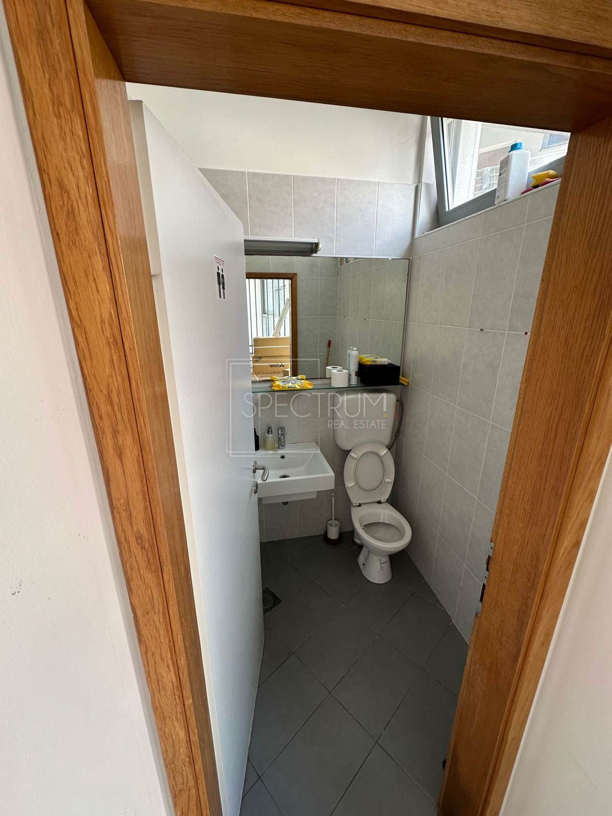 Novigrad, poslovni prostori na odlični lokaciji