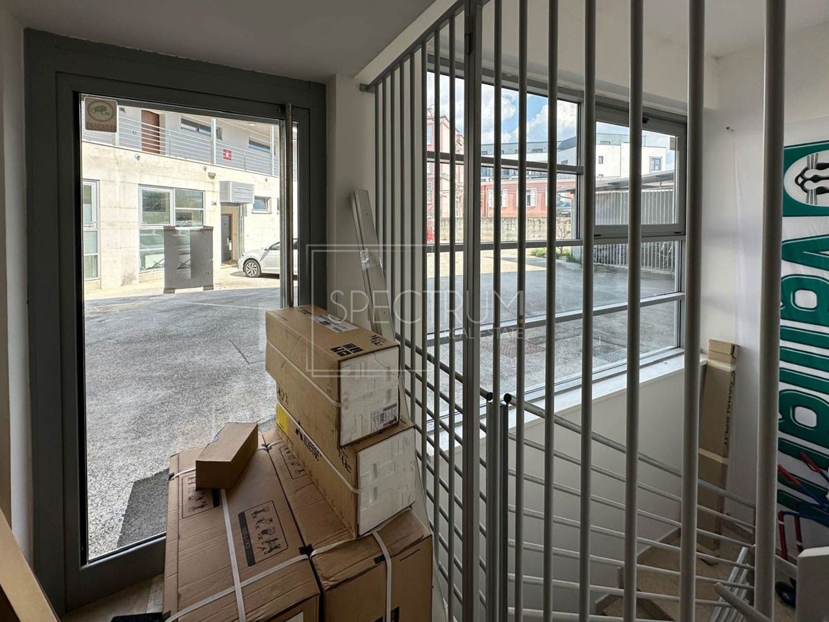 Novigrad, poslovni prostori na odlični lokaciji