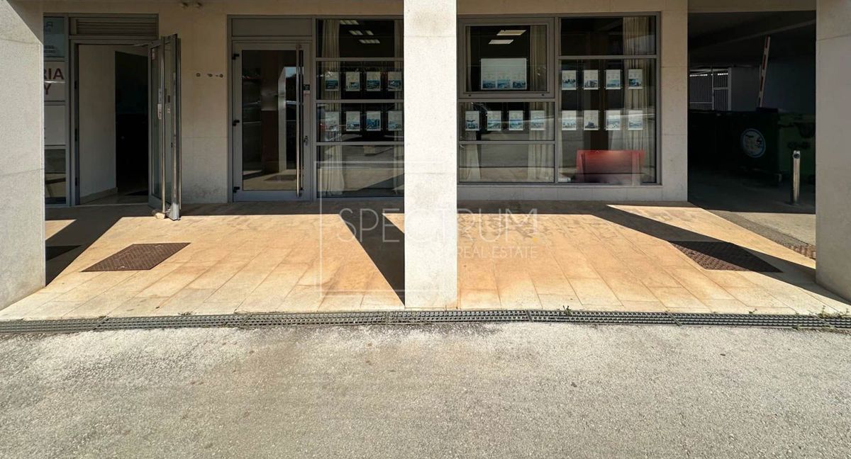 Novigrad, poslovni prostori na odlični lokaciji