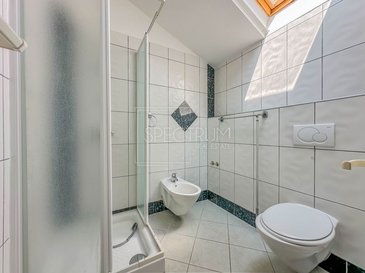 Novigrad okolica, stanovanje z galerijo, 400 m od morja