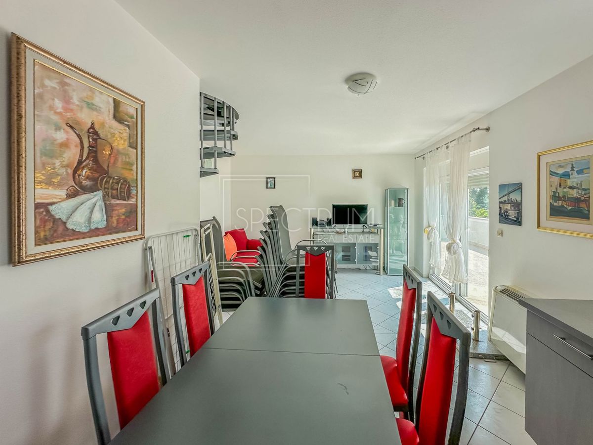 Novigrad okolica, stanovanje z galerijo, 400 m od morja