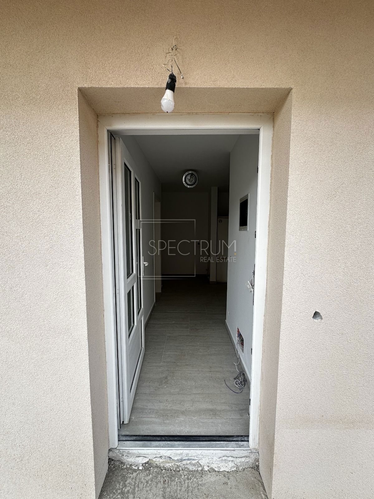 Novigrad, stanovanje v pritličju z dvoriščem