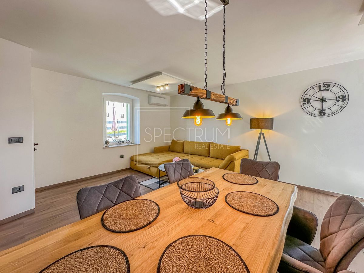 Novigrad, stanovanje v pritličju z vrtom