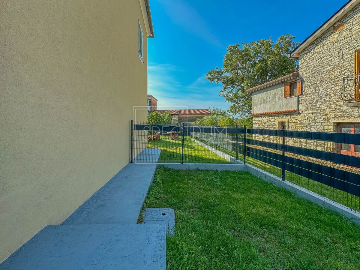 Novigrad, stanovanje v pritličju z vrtom