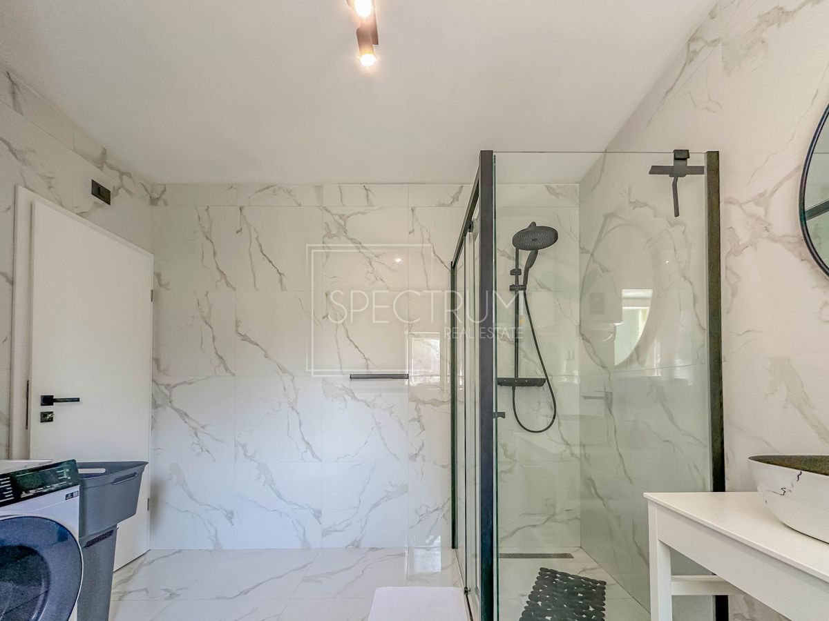 Novigrad, stanovanje v pritličju z vrtom