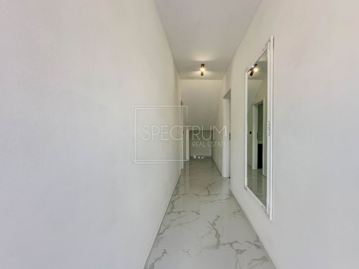 Novigrad, stanovanje v pritličju z vrtom