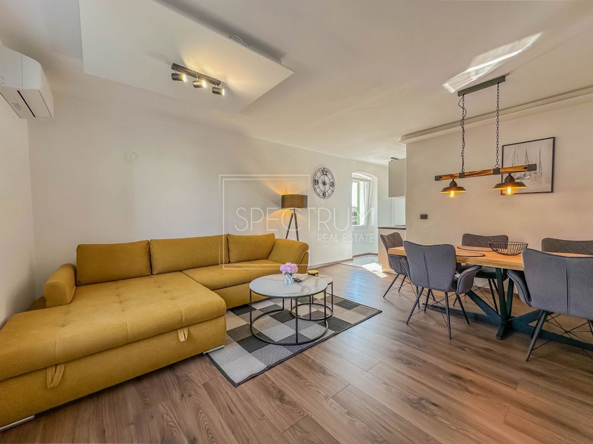 Novigrad, stanovanje v pritličju z vrtom