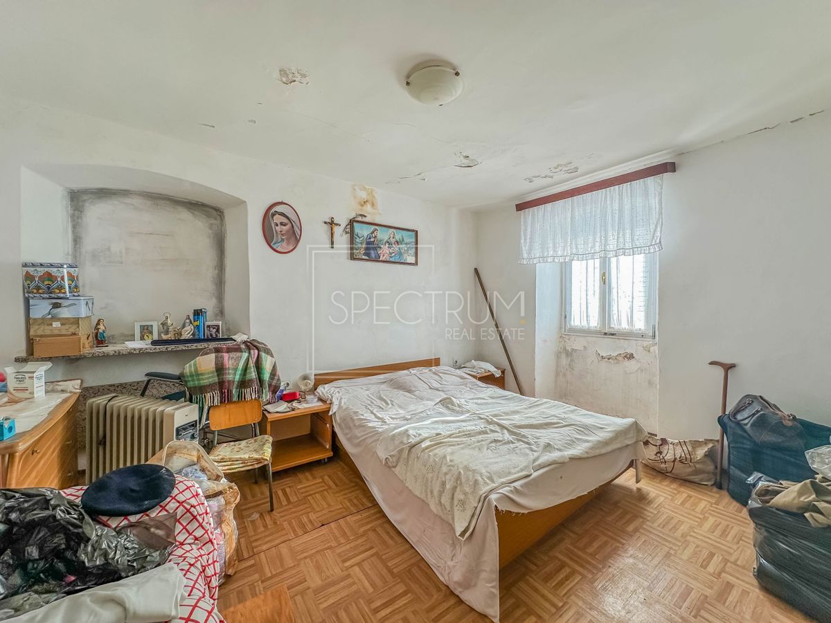 Območje Brtonigle, kamnita hiša za prenovo