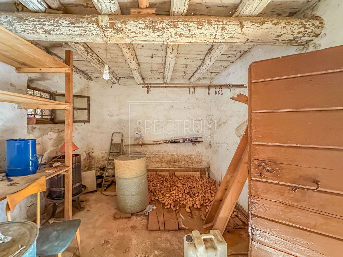 Območje Brtonigle, kamnita hiša za prenovo