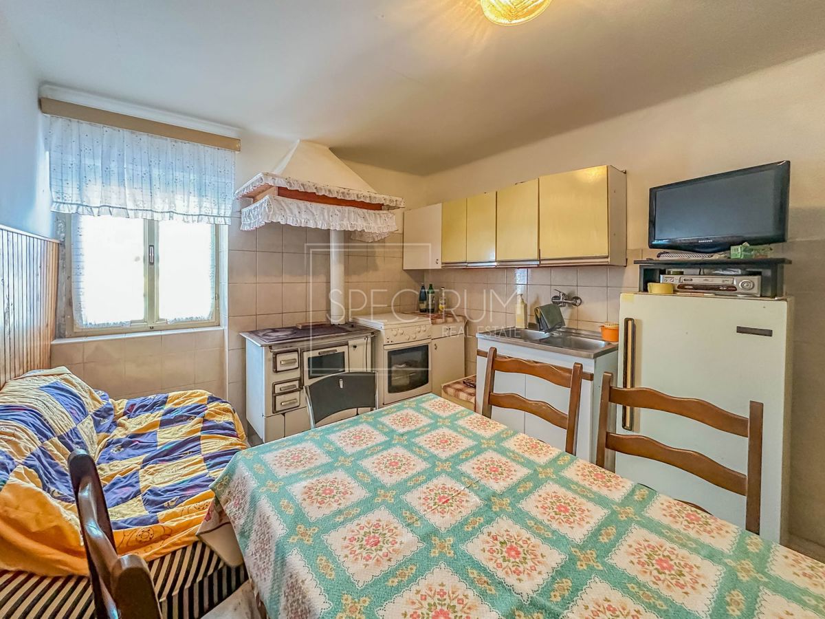 Območje Brtonigle, kamnita hiša za prenovo