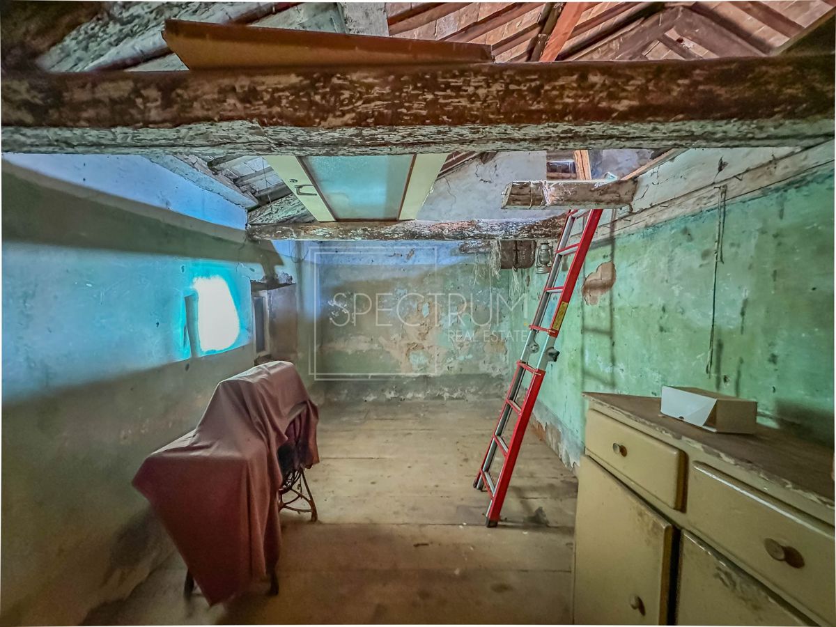 Območje Brtonigle, kamnita hiša za prenovo