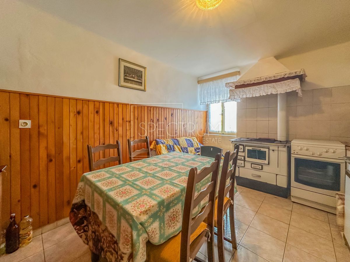 Območje Brtonigle, kamnita hiša za prenovo