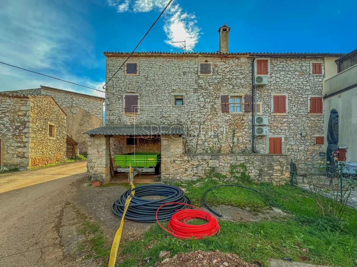 Območje Brtonigle, kamnita hiša za prenovo