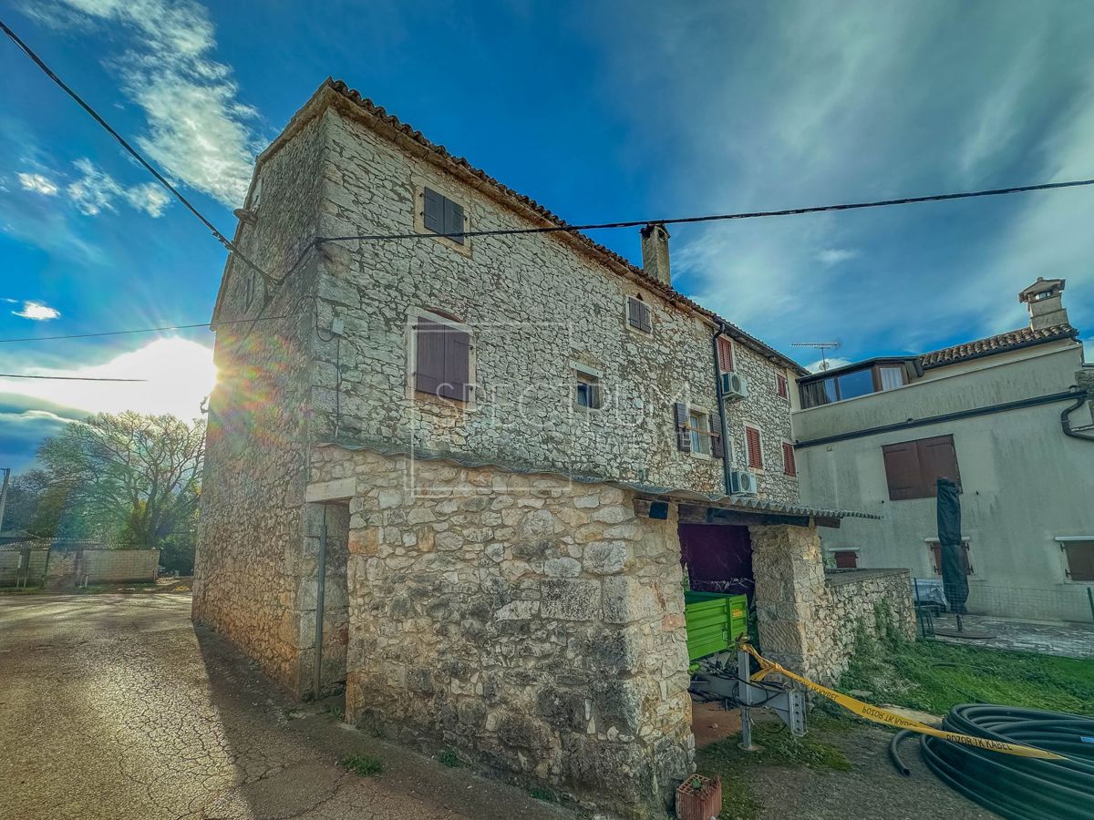 Območje Brtonigle, kamnita hiša za prenovo
