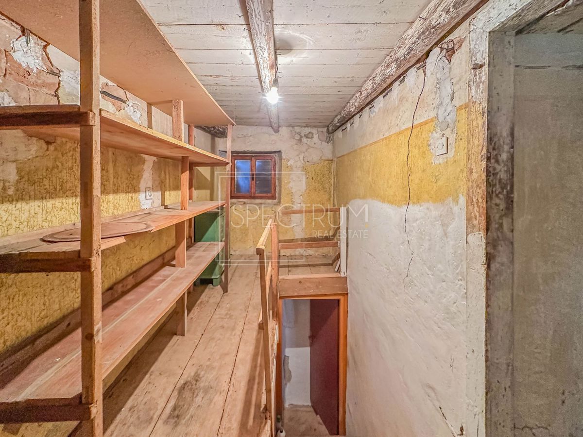 Območje Brtonigle, kamnita hiša za prenovo