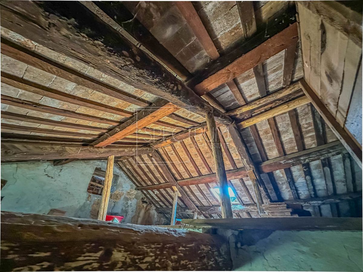 Območje Brtonigle, kamnita hiša za prenovo