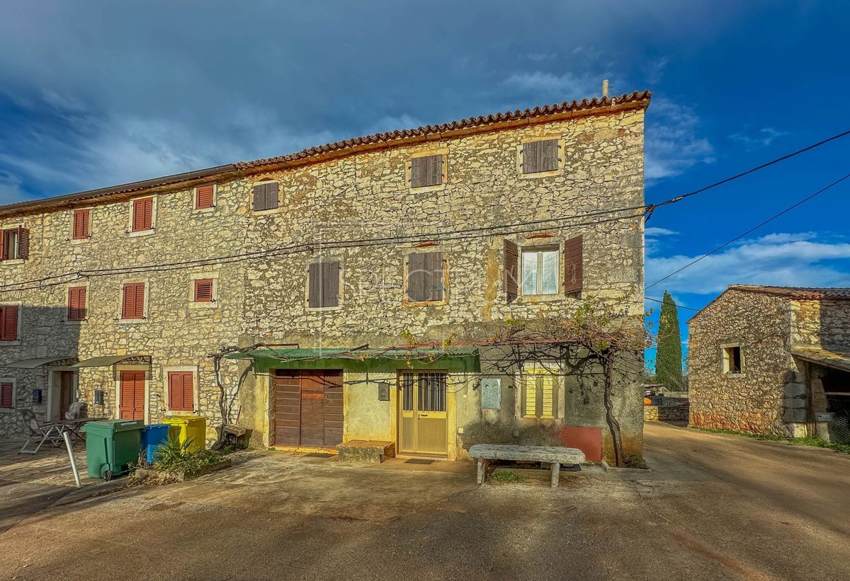 Območje Brtonigle, kamnita hiša za prenovo