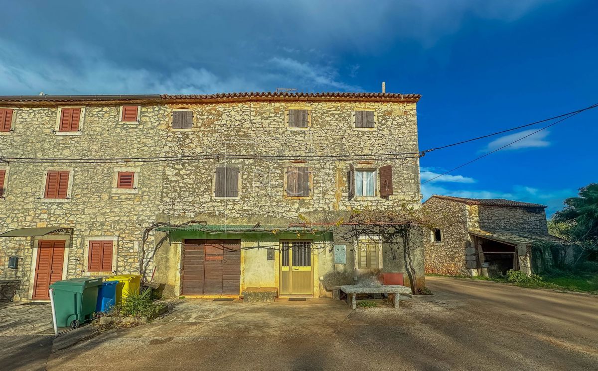 Območje Brtonigle, kamnita hiša za prenovo