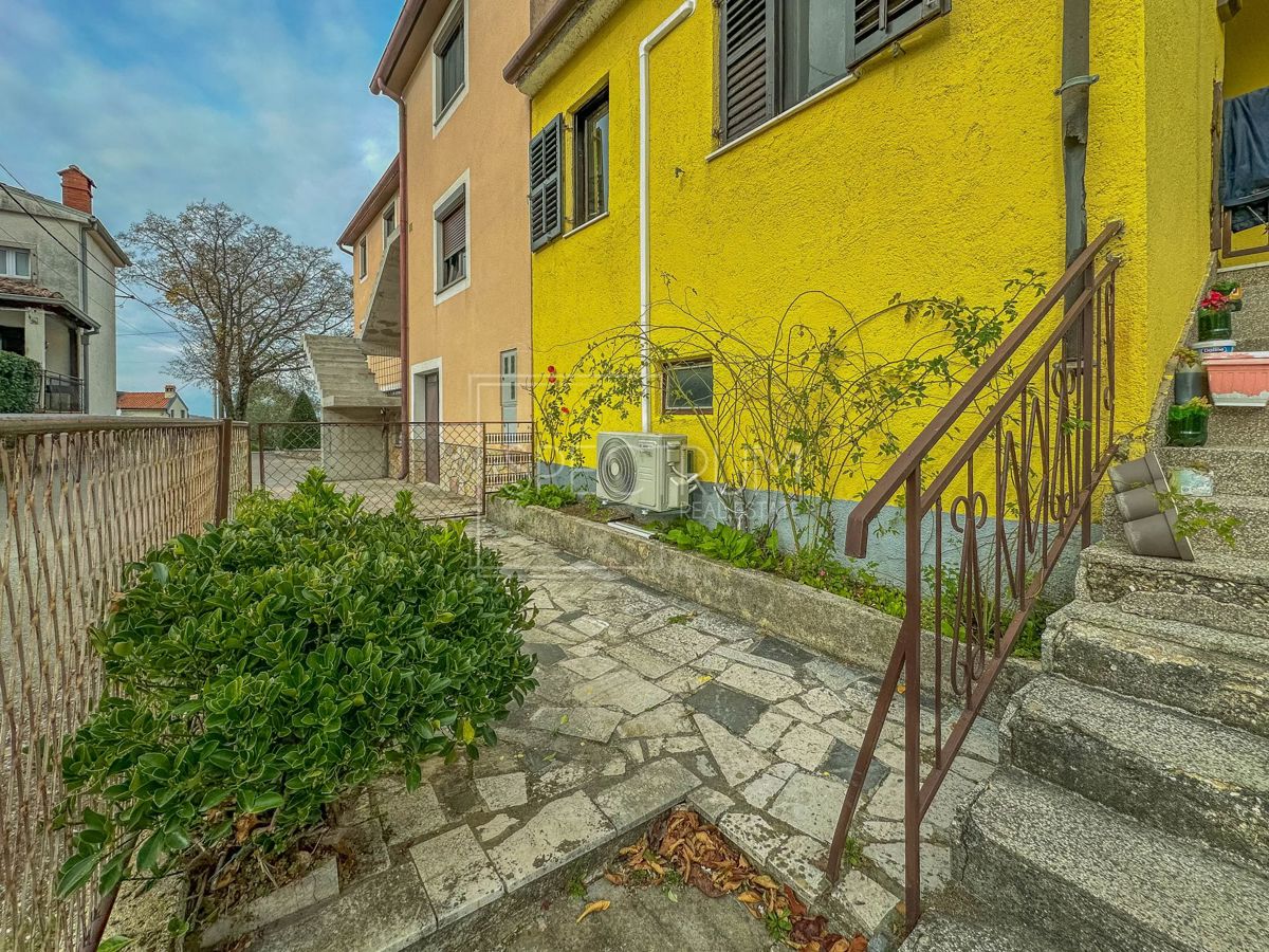 Motovun, hiša in zemljišče s pogledom na Motovun!