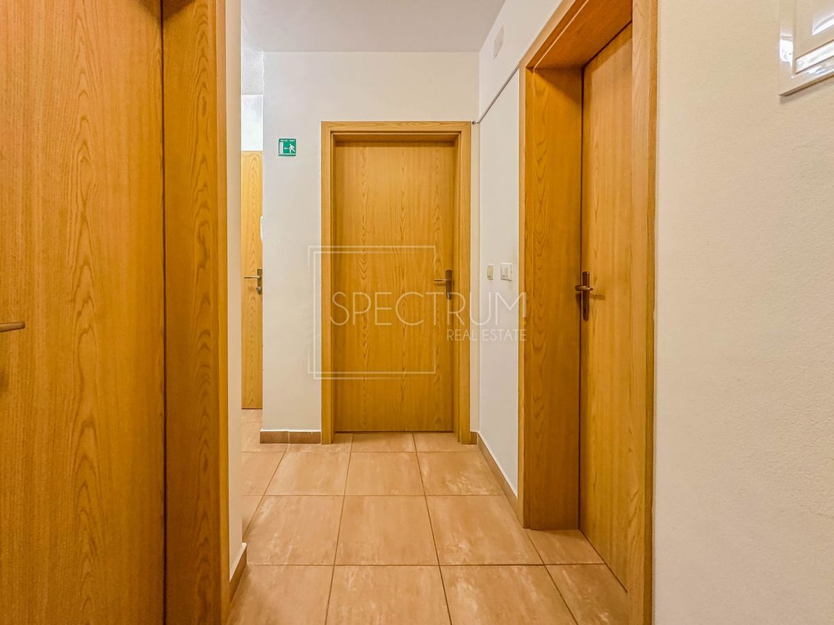 Novigrad, stanovanje v pritličju z velikim vrtom