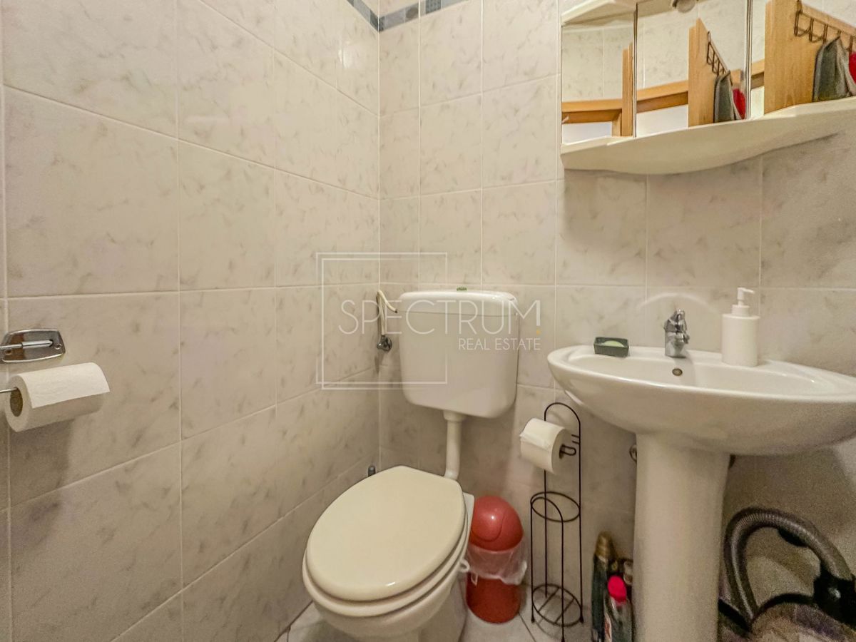 Novigrad, stanovanje v pritličju z velikim vrtom