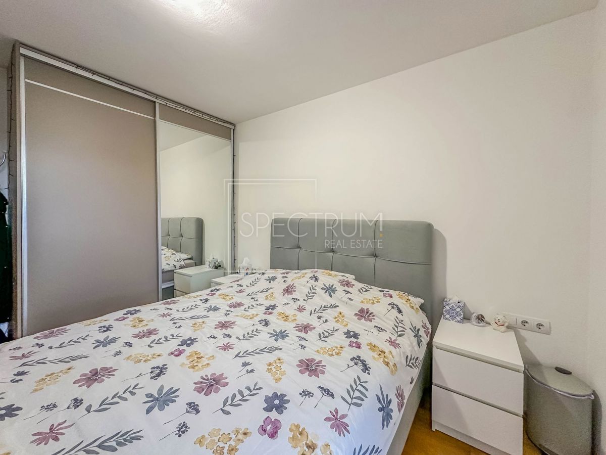 Novigrad, stanovanje v pritličju z velikim vrtom