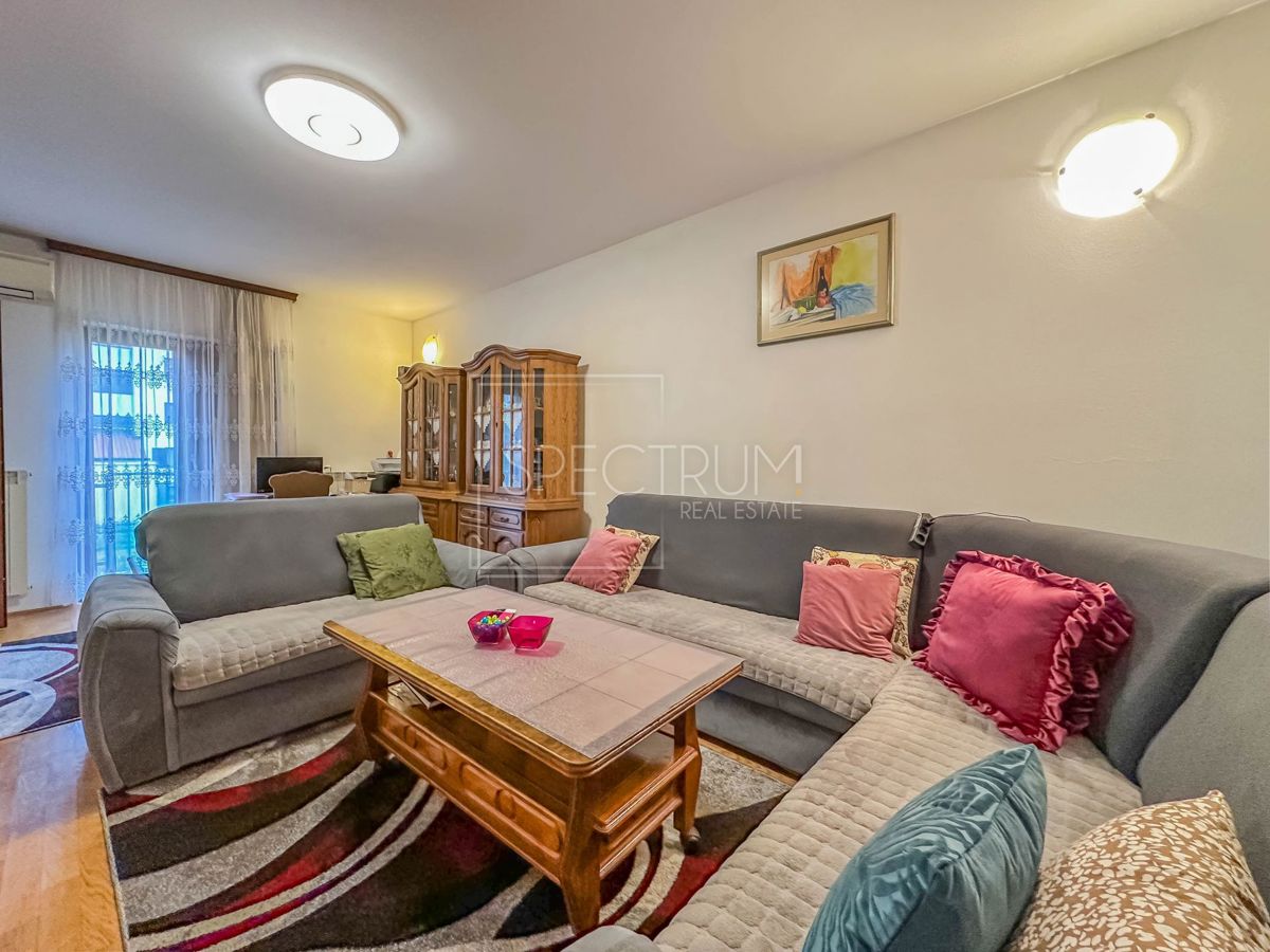 Umag, stanovanje v visokem pritličju v centru