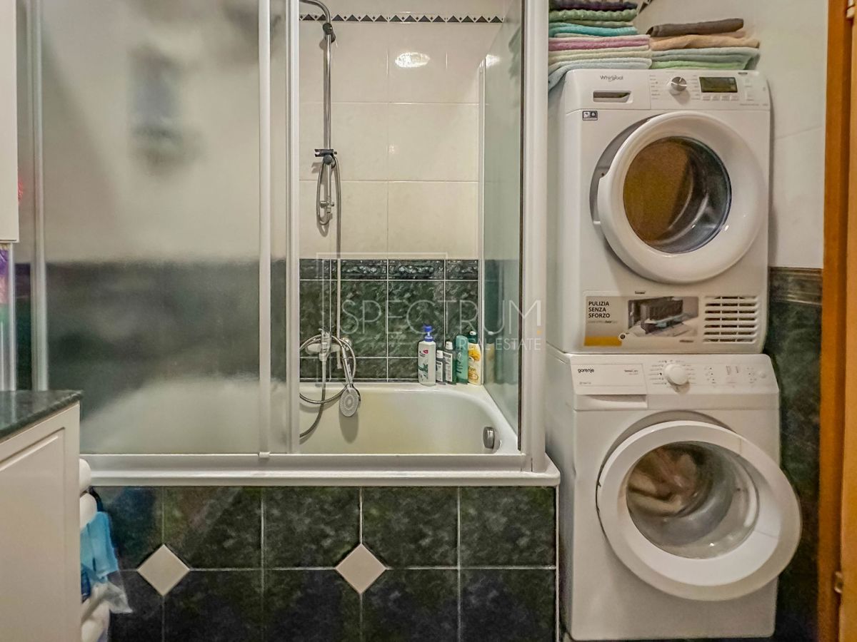 Umag, stanovanje v visokem pritličju v centru